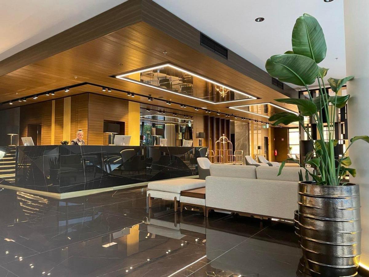 Grand Plaza Hotel & Congress Center Lubiana Esterno foto The lobby of the hotel