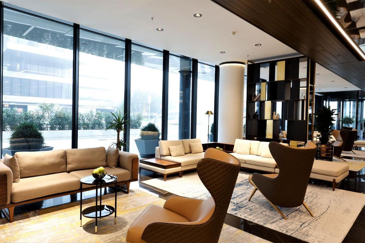 Grand Plaza Hotel & Congress Center Lubiana Esterno foto The lounge at the airport