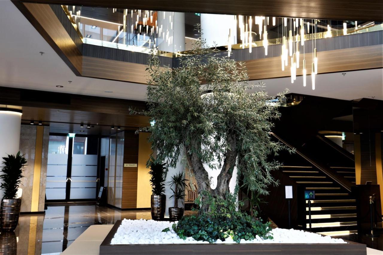 Grand Plaza Hotel & Congress Center Lubiana Esterno foto The lobby of the hotel
