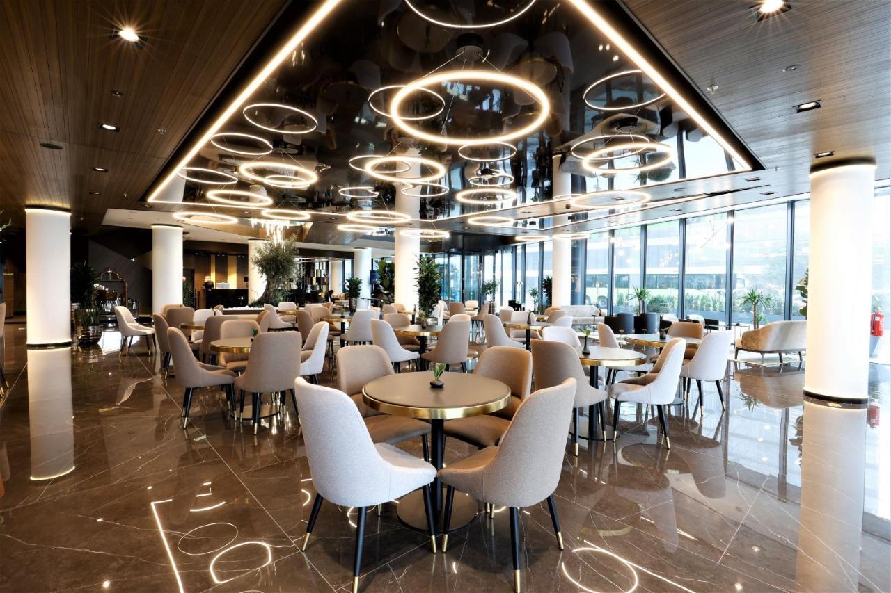 Grand Plaza Hotel & Congress Center Lubiana Esterno foto The lounge at the airport