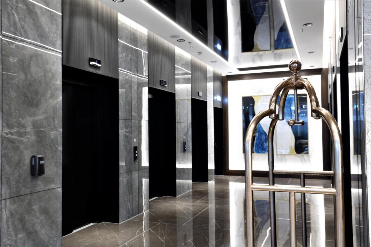 Grand Plaza Hotel & Congress Center Lubiana Esterno foto Elevators