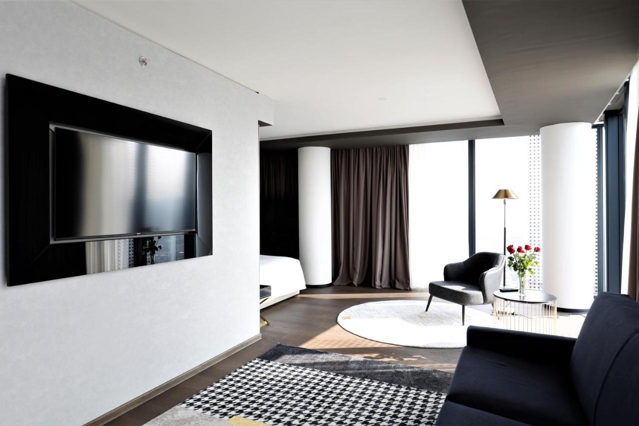 Grand Plaza Hotel & Congress Center Lubiana Esterno foto A suite at the Mandarin Oriental, Munich
