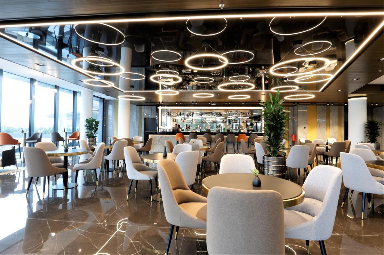 Grand Plaza Hotel & Congress Center Lubiana Esterno foto The lounge at the airport