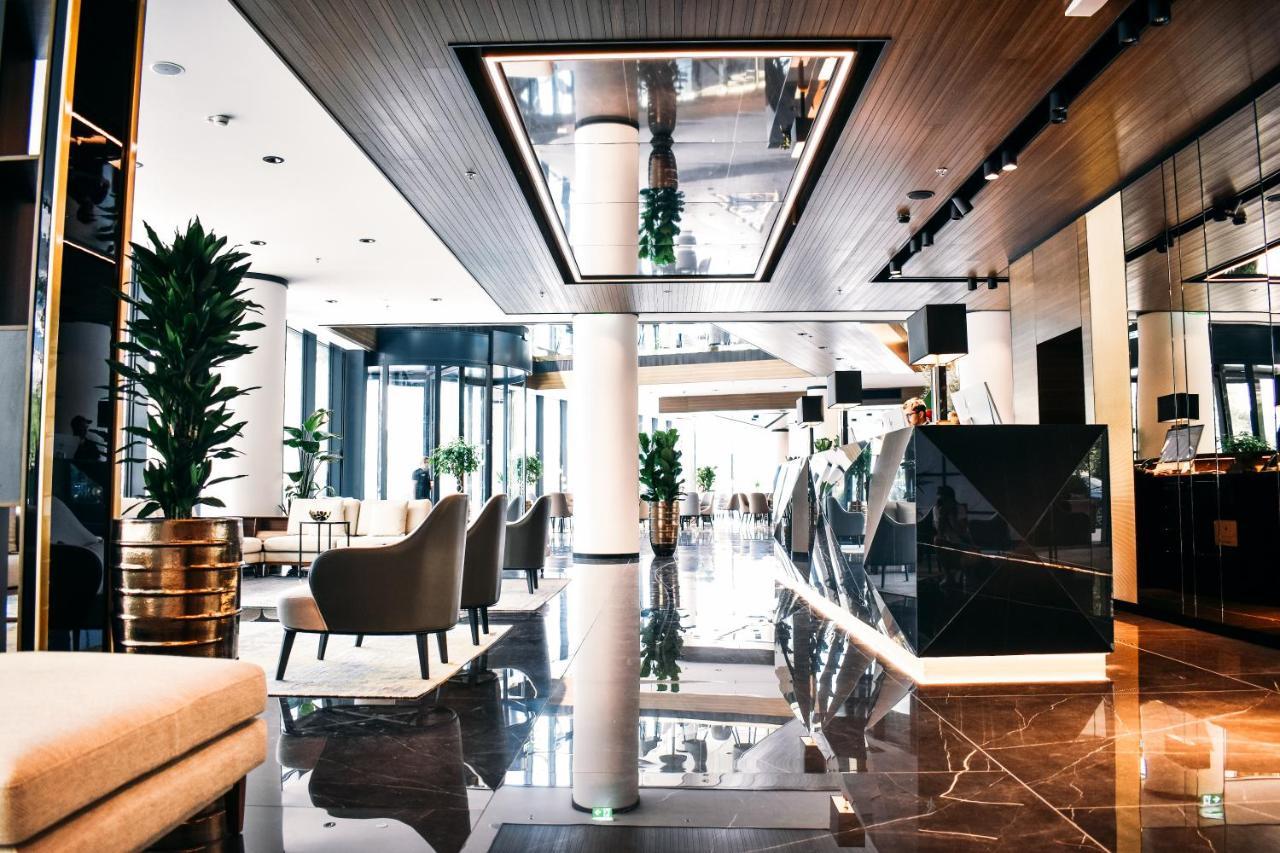 Grand Plaza Hotel & Congress Center Lubiana Esterno foto The lobby of the hotel