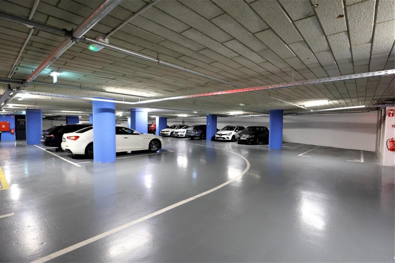 Grand Plaza Hotel & Congress Center Lubiana Esterno foto The car park