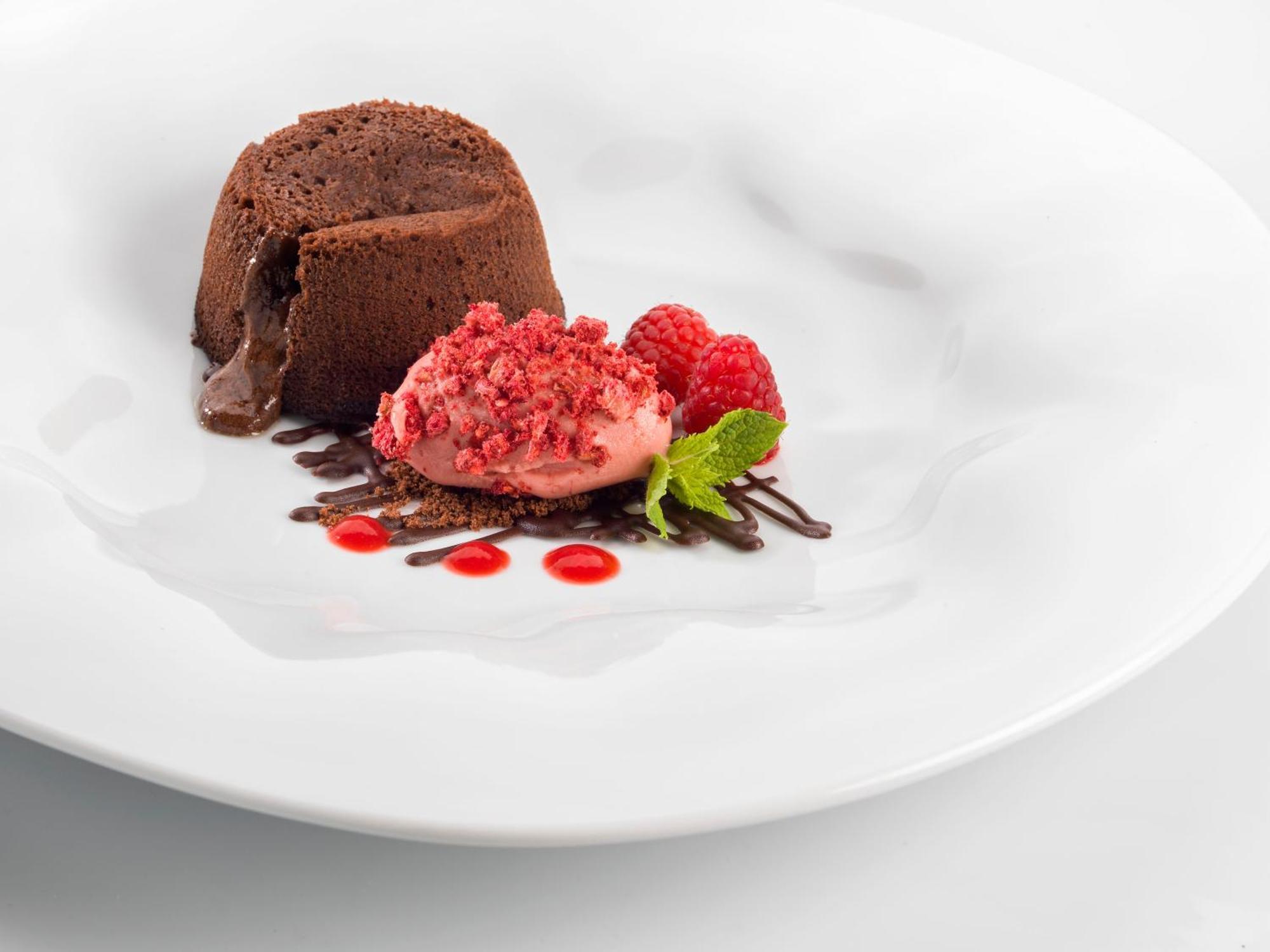 Grand Plaza Hotel & Congress Center Lubiana Esterno foto A chocolate lava cake