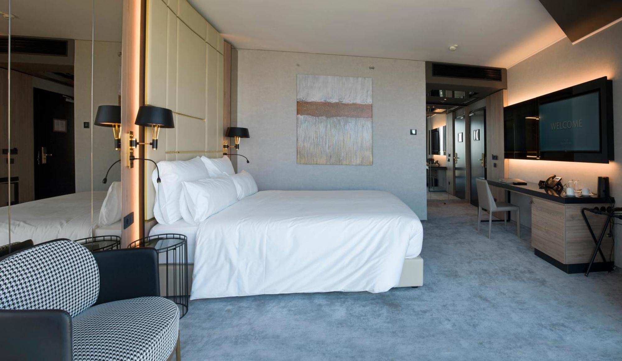 Grand Plaza Hotel & Congress Center Lubiana Esterno foto A room at the hotel