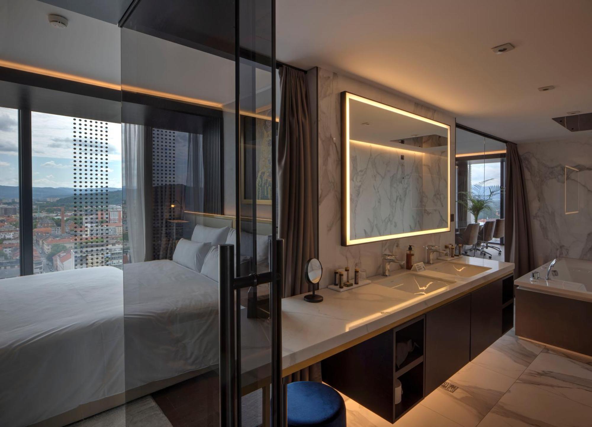 Grand Plaza Hotel & Congress Center Lubiana Esterno foto Bathroom