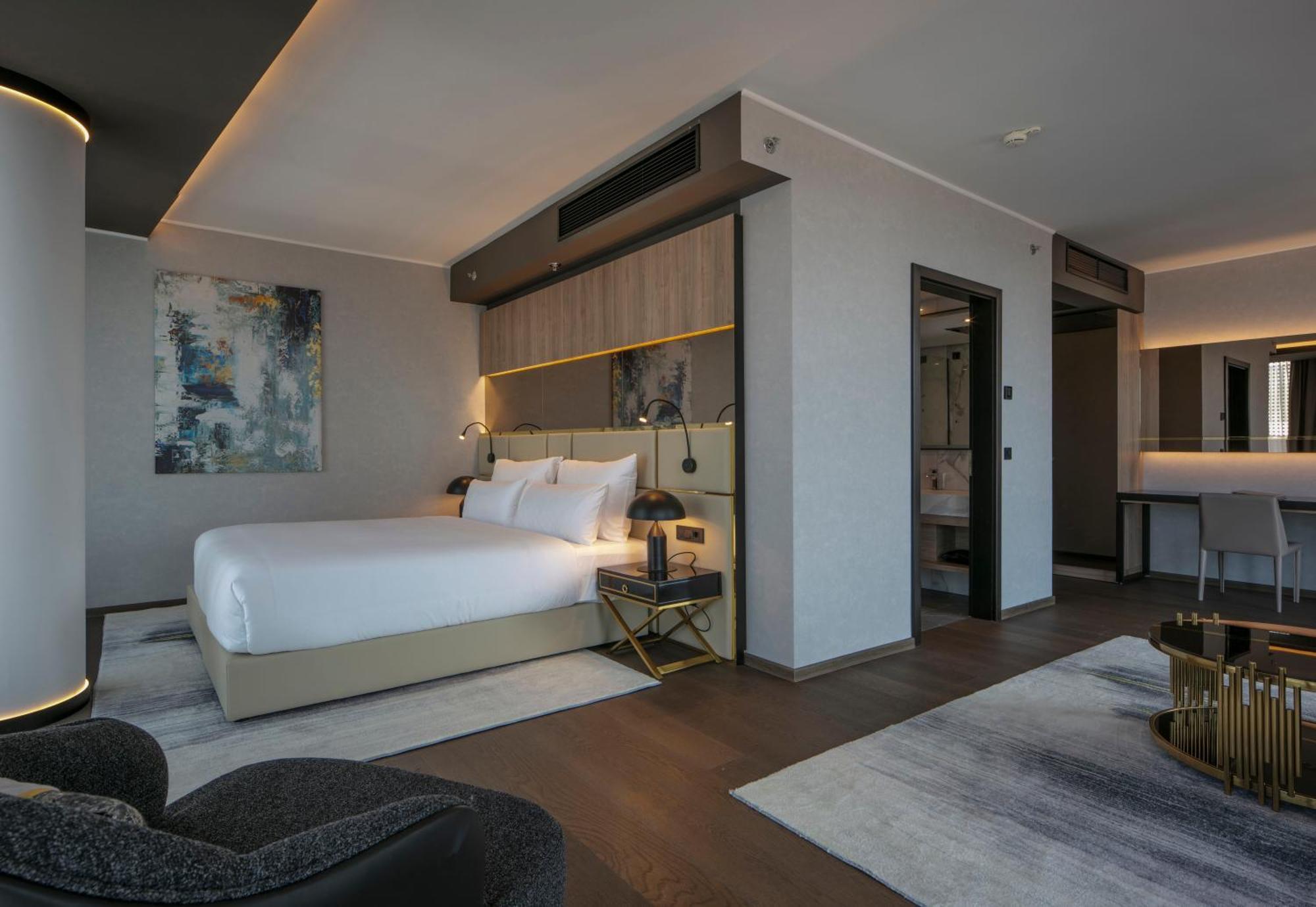 Grand Plaza Hotel & Congress Center Lubiana Esterno foto A suite at the hotel