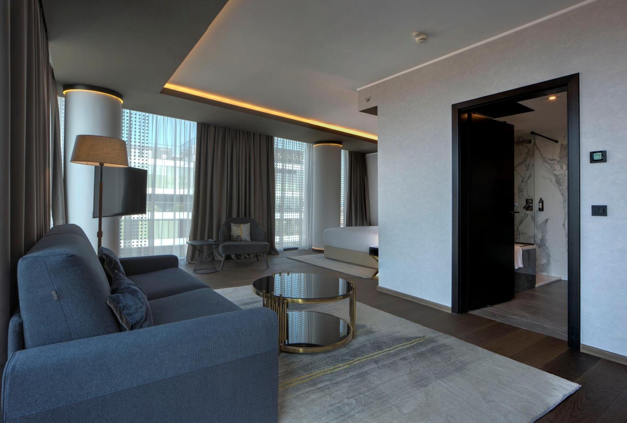 Grand Plaza Hotel & Congress Center Lubiana Esterno foto A suite at the hotel