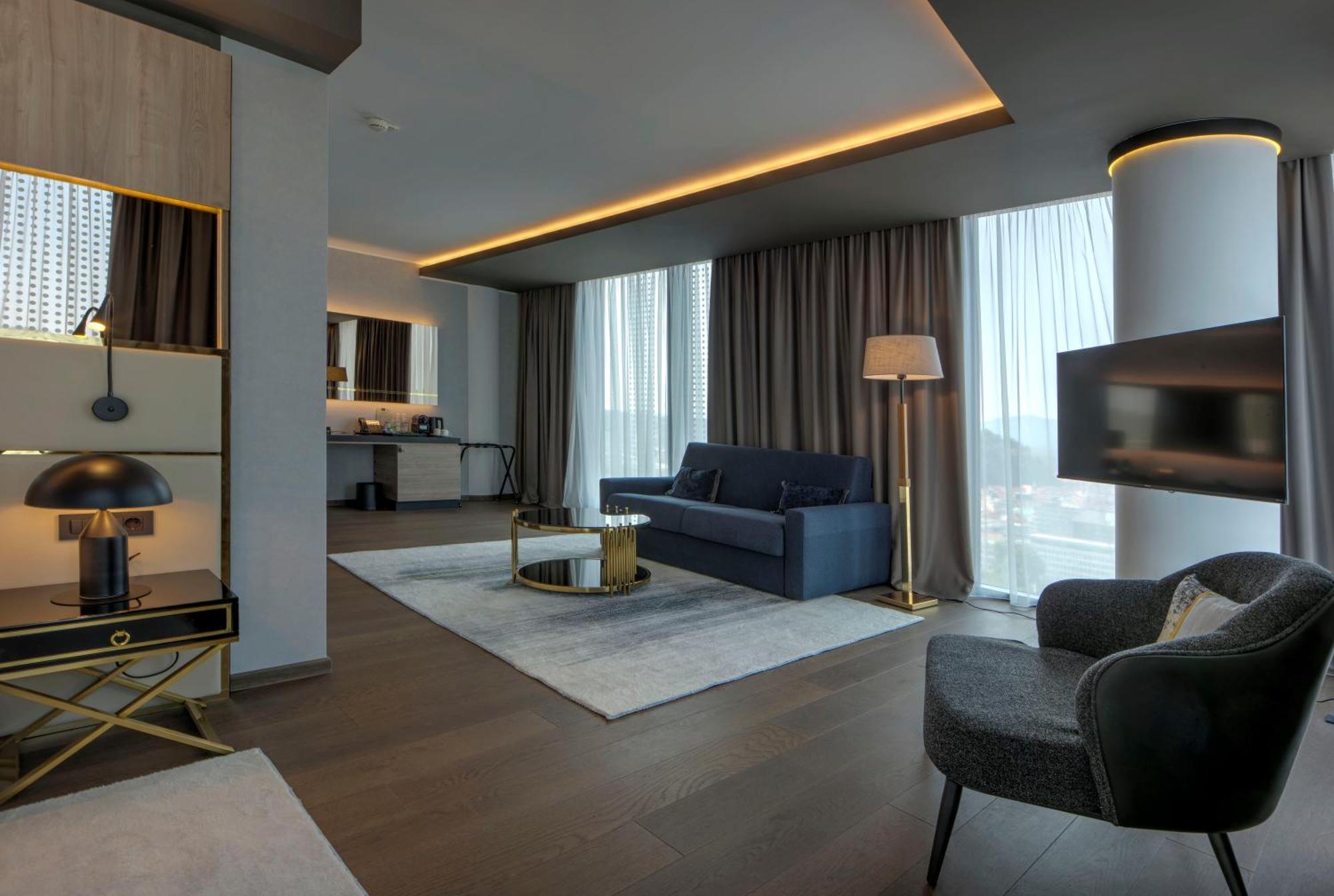 Grand Plaza Hotel & Congress Center Lubiana Esterno foto Suite at the hotel